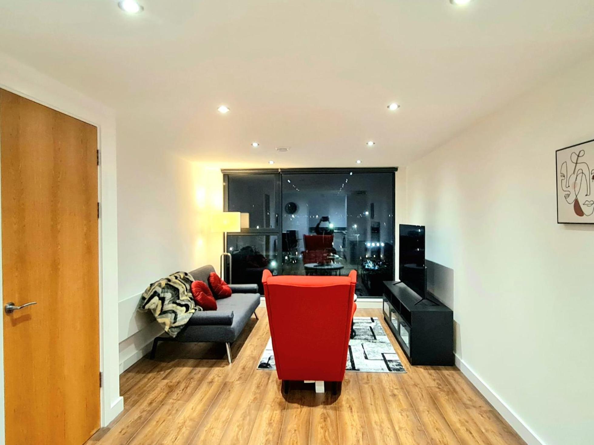 1-Bedroom Aprt In Salford- Freeparking- Sleeps3 Манчестър Екстериор снимка